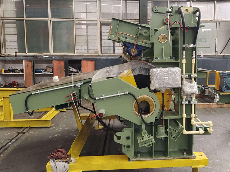 出口轉(zhuǎn)向夾送輥